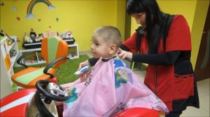 VLOG стрижка в детской парикмахерской на машинке haircut in a children's hairdresser on the machine