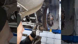 Audi a4 b7. Замена переднего рычага