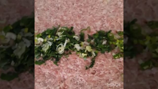 Мясной рулет с отварными яйцами! Простой,но оригинальный рецепт! смотреть онлайн