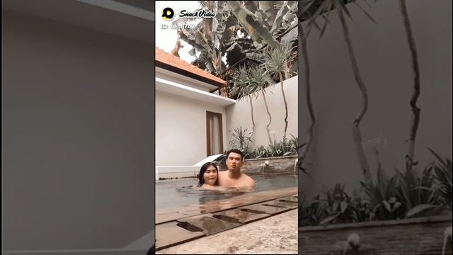 lagi bikin video  bokep di kolam