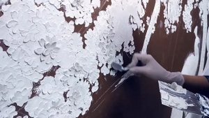 Барельеф на стене и роспись - павлины и сакура / Москва