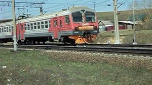 Электричка ЭД9М 109 прибывает на станцию Белая В.-Сиб.жд.30.04.18