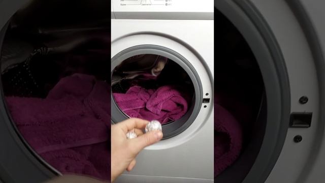 ЗАЧЕМ Я БРОСАЮ ШАРИКИ ИЗ ФОЛЬГИ В СТИРАЛЬНУЮ МАШИНУ? смотреть онлайн