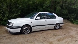 Тюнингованный Фольксваген венто с низкой посадкой. Tuned Volkswagen vento with a low landing