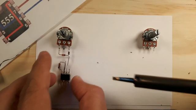 555 PWM. Simple Circuits. смотреть онлайн