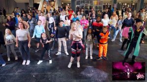 Just Dance 2023 | WITCH - Apashe ft. Alina Pash | Full gameplay in public at PGW 2022