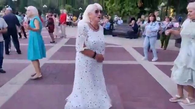 Парк Победы Белгород элегантные танцы
