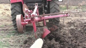 Ленивая посадка картофеля под плуг трактора  2 дела за 1 раз