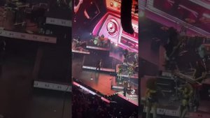 Enrique Iglesias, Pitbull, & Ricky Martin: The Trilogy Tour, Enrique Iglesias, Súbeme La Radio