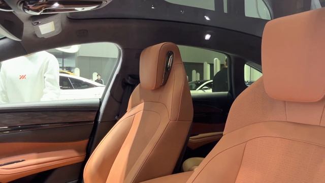 4K 2023 SAIC Zhiji L7 EV Walkaround смотреть онлайн