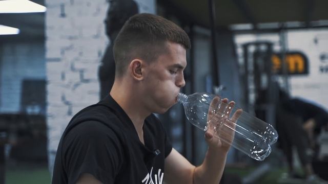 Кто быстрее ПРОПЛЫВЕТ ОЗЕРО на САМОДЕЛЬНЫХ ЛОДКАХ? смотреть онлайн