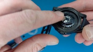 Замена батарейки в часах с резьбавой крышкой