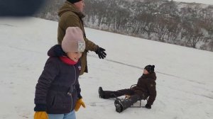 ? Кабы не было зимы ? Весёлая прогулка к замёрзшей реке в снежную погоду ❄️