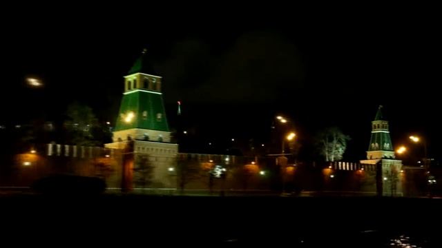 Москва. Виды вечернего Кремля, панорама с реки. смотреть онлайн
