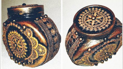 Кусочек кружева и краски для декора кофейной банки.