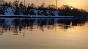 Снятая на телефон рыбалка по судаку на Москва-реке. Рыба есть!