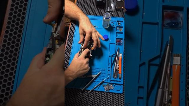 Процесс сбора Canon EOS 70D. Ускоренное видео смотреть онлайн