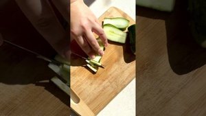 Я нашла этот салат из СССР в книге рецептов моей мамы! Он очень вкусный, а самое главное дешевый!