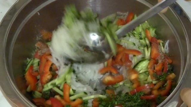 Салат из дайкона огурца и болгарского перца. смотреть онлайн