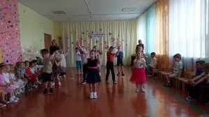 Танец поздравление ребят старшей и подготовительной групп для воспитателей