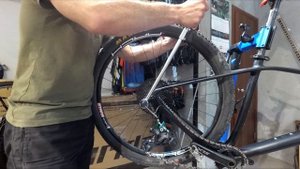 Велосервис. Правка и регулировка заднего переключателя.