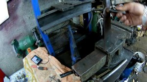 Задавить поршень заднего суппорта vag