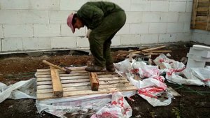 Строительные леса из поддонов своими руками.