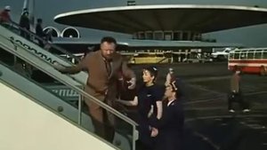 Невероятные приключения итальянцев в России. Эпизод с доктором, которого не пускают в Россию.