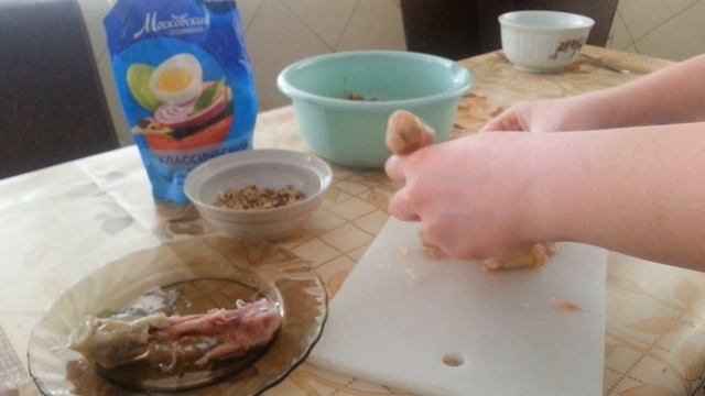 Салат с курицей, грибами и грецкими орехами/ Самый быстрый рецепт #рецепт