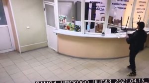 БЕЗ МАСКИ разбил стекло на почте и забрал посылку!!!