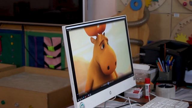 Детей купают в сухом бассейне на уроках смотреть онлайн