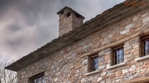 Дом в горах из камня и дерева