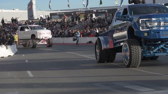 SEMA 2022 - FAT FENDER'S 'SWEET RUTH' REVEAL (+ WALK-AROUND & ROLLOUT) смотреть онлайн