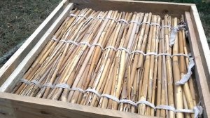 КРЫШИ ДЛЯ УЛЬЕВ С ВСТАВКАМИ ИЗ КАМЫША