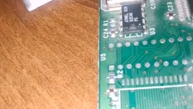 оригинальный способ выпайки многоногих схем поверхностного монтажа паяльником 190822г СПб