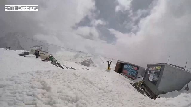 С Эльбруса на сноуборде: спуск от скал Пастухова на доске // видео блог на "На Грани", видео #8 смотреть онлайн