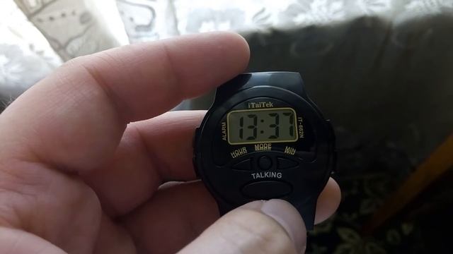 ОлдСкульные говорящие часы родом из 90-х смотреть онлайн