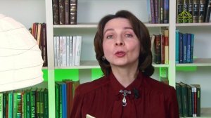 У книжной полки. Пасхальный батюшка