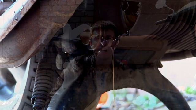 Обслуживание Vespa | Замена масла на скутере Vespa ET4 смотреть онлайн