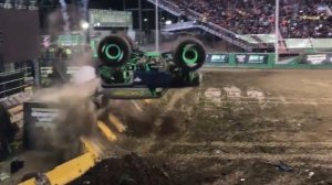 Monster Jam World Finals XVIII Grave Digger 35-я годовщина Encore