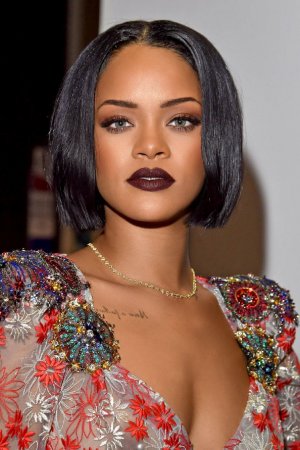 Камни в косах. Модная причёска от Рианны (Rihanna).