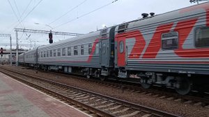 ЧС4т-425 отправляется со станции Минск-Пассажирский