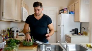 Как приготовить вкусный стейк из тунца? Рецепт в этом видео.