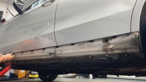 Mercedes E classe w212 rocket panel molding (sideskirt) removal and fitting.