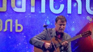 Роман Ланкин поет песни Юрия Визбора.