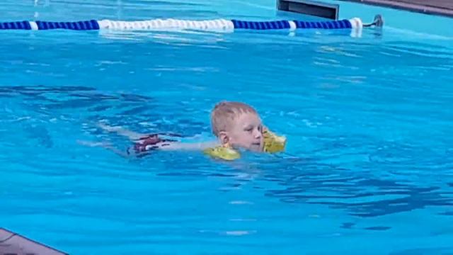 Новогорск. Наука и отдых у бассейна. смотреть онлайн