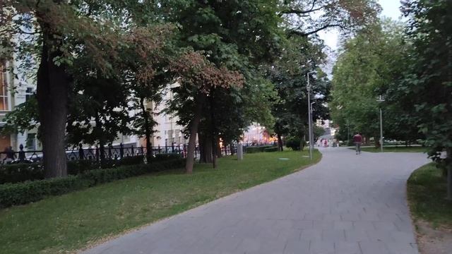 Ильинские Ворота по Ильинскому скверу к Славянской площади как включают подсветку в Москве #Moscow
