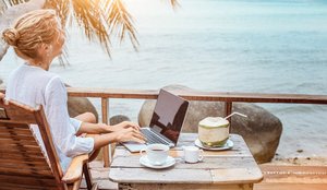 Красивая музыка и красивая девушка пьёт кофе/ Beautiful music and a beautiful girl drinking coffee