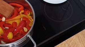 Перец болгарский в кисло - сладком соусе. Очень быстро и вкусно.