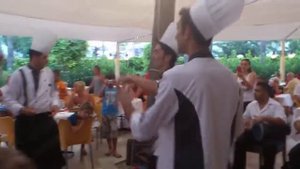 Танец поваров в отеле Club Insula, Турция, Аланья, Конаклы. Dance of the chefs at Club Insula